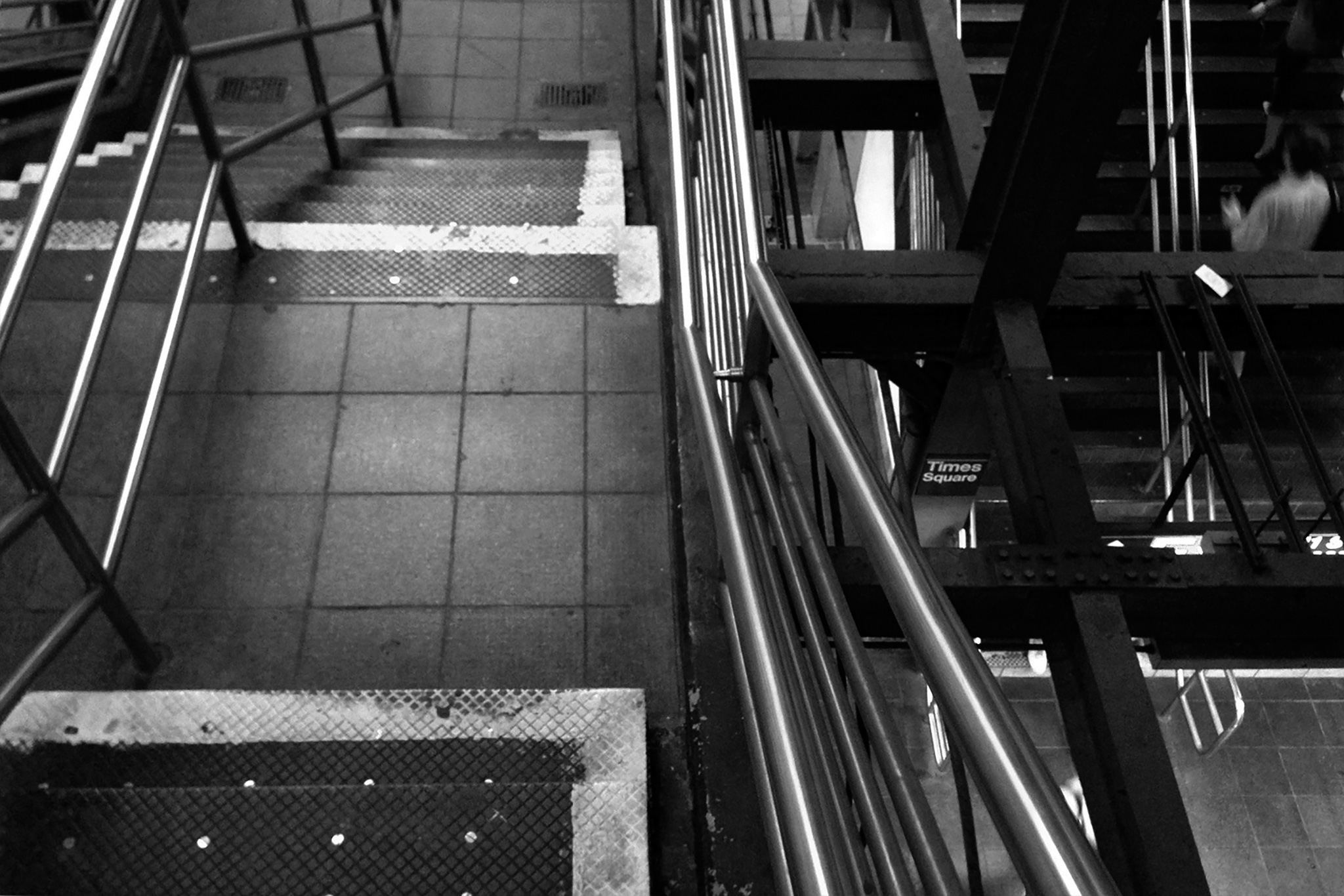 Stahltreppen und Geländer in einem Treppenhaus